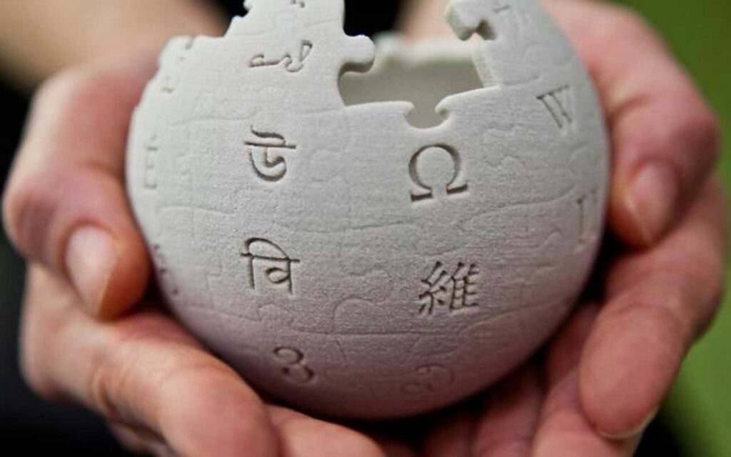 Cómo la inteligencia artificial puede hacer que la Wikipedia sea más fiable