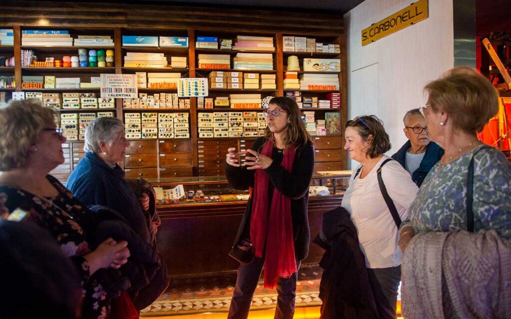 El proyecto que receta visitas a museos para combatir la soledad no deseada llega a L'ETNO