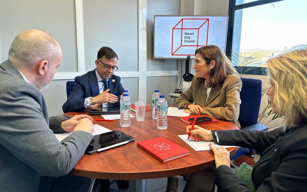 Empleo y Smart City Cluster apuestan por el talento para impulsar el desarrollo de las ciudades inteligentes
