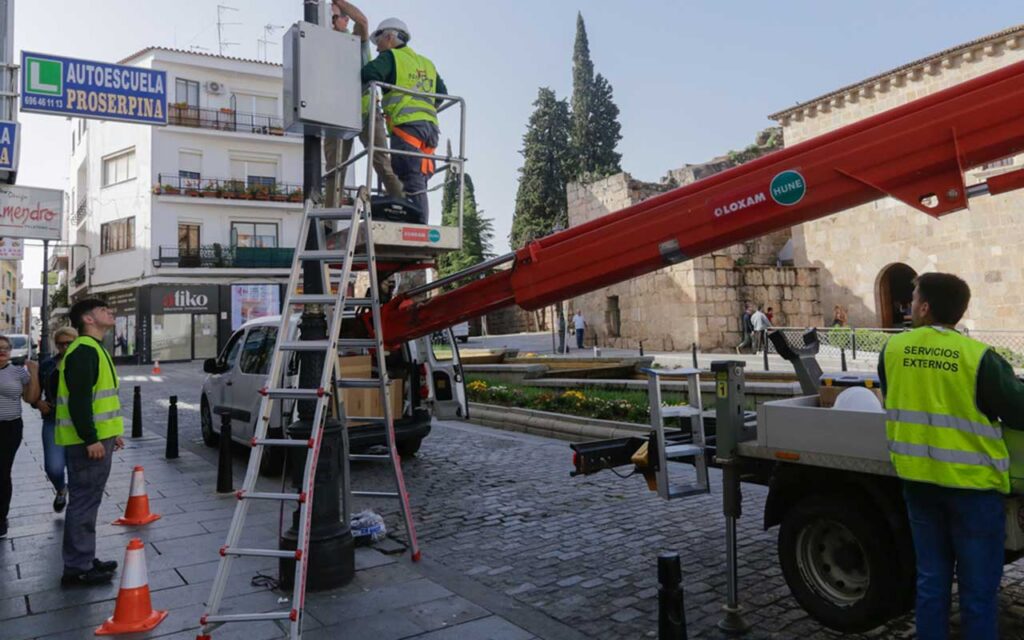 Mérida comienza la instalación de 34 cámaras de videovigilancia para la protección del patrimonio dentro del proyecto Destino Turístico Inteligente