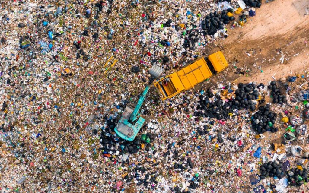 Oxford researchers comment on the plastic waste crisis for Earth Day 2024