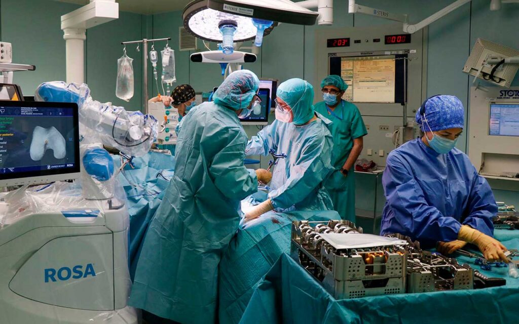 El Hospital La Fe supera el centenar de cirugías robóticas para el implante de prótesis de rodilla