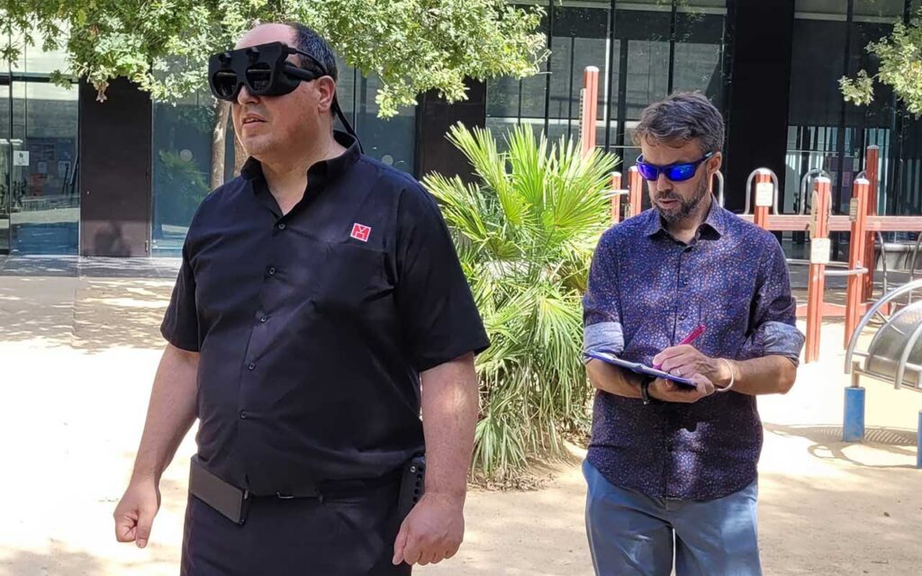 La UPC estudia el uso de gafas inteligentes para personas con discapacidad visual