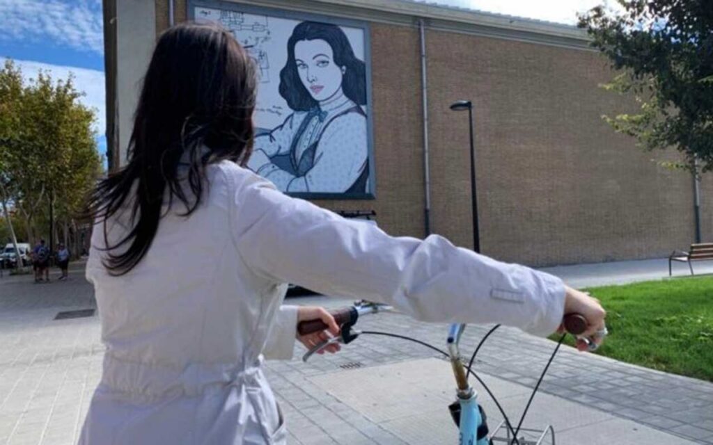 La UPV y el Ayuntamiento de València arrancan la tercera edición de las rutas guiadas en bicicleta por murales de Dones de Ciència