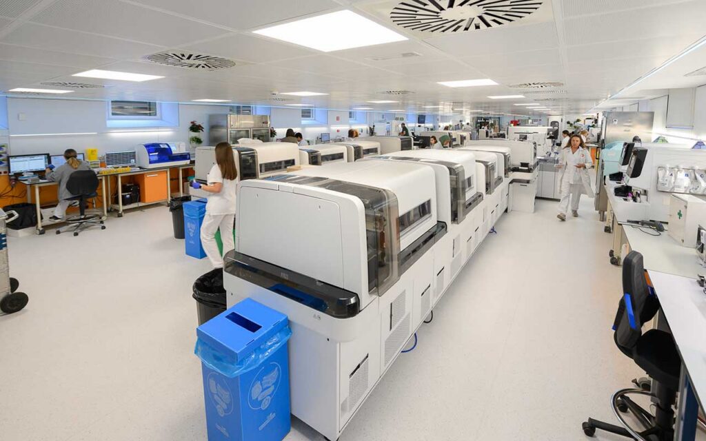 El Clínic Barcelona instala un avanzado e innovador sistema de automatización de laboratorios de diagnóstico