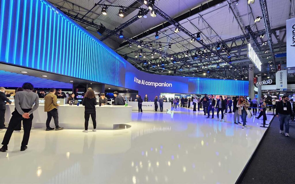 Samsung Galaxy AI presentado en MWC25, demostrando sus capacidades como un verdadero compañero de IA