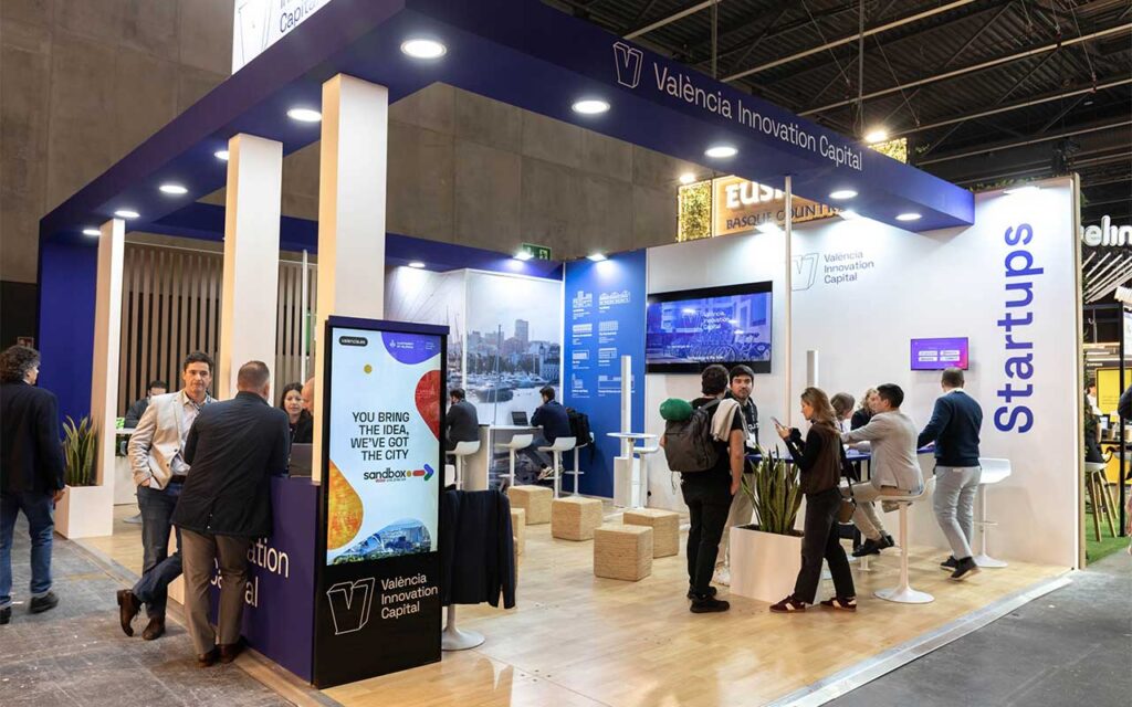 La concejala Paula Llobet y startups valencianas representan a València en 4YFN Barcelona 2025