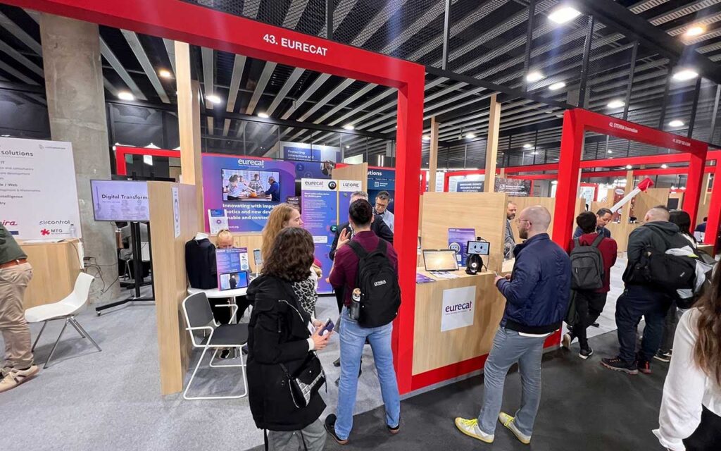 Robot social asistencial Jana en el estand de Eurecat en 4YFN