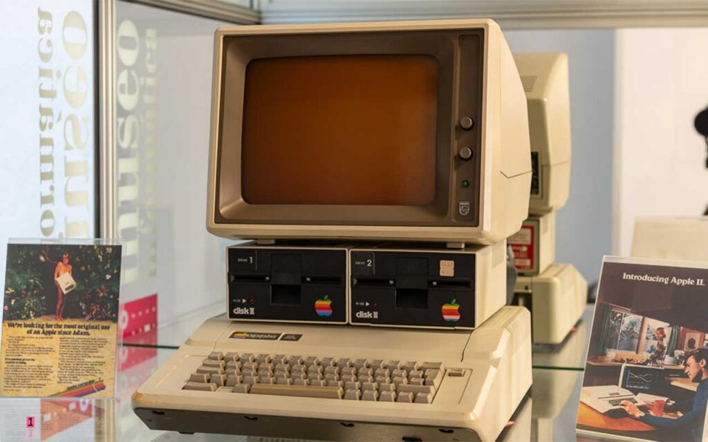 Mainframe DPS/8 y retrocomputadoras en el Museo de Informática de la UPV