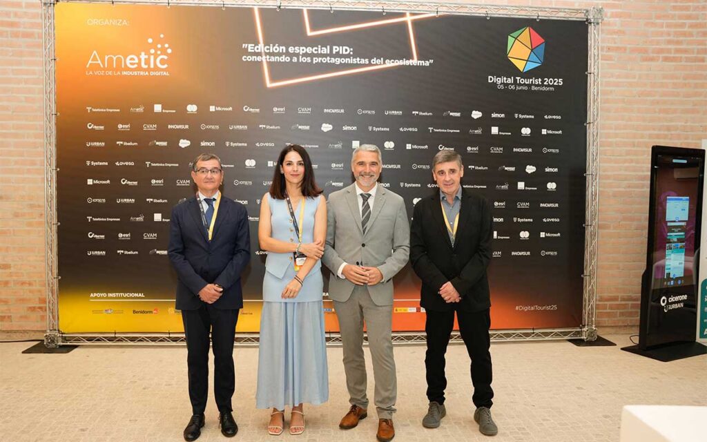 Mesa PID y debates sobre destinos inteligentes en Digital Tourist 2025