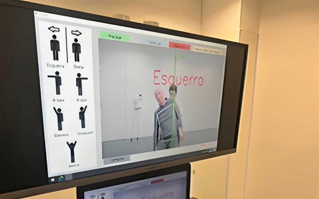 Paciente interactuando con un dron durante terapia experimental de rehabilitación en el Hospital de Olot