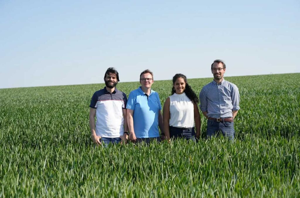 NutriSen founding team with their sensor innovation – Alaa Oughli, Tobias Vöpel, Débora Moretti, and Nicolas Plumeré.