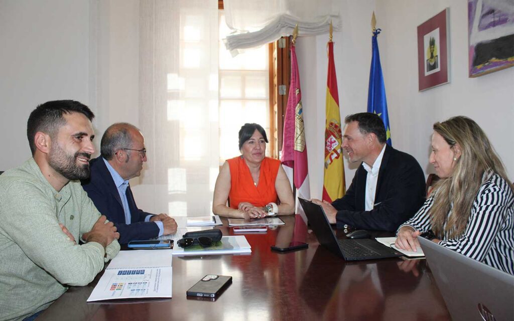 Representantes de ErasmoPower2X y autoridades presentan el proyecto de hidrógeno verde en Saceruela, Castilla-La Mancha