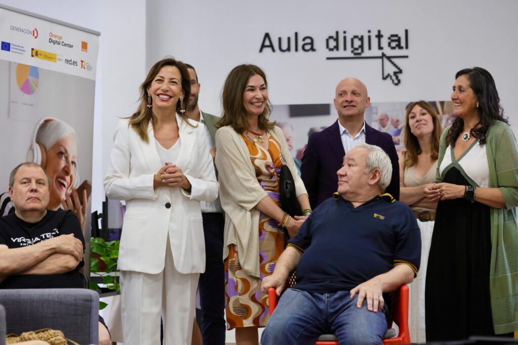 El Ayuntamiento de Zaragoza, Orange y la Fundación Orange impulsarán la alfabetización digital de los zaragozanos a través de talleres gratuitos