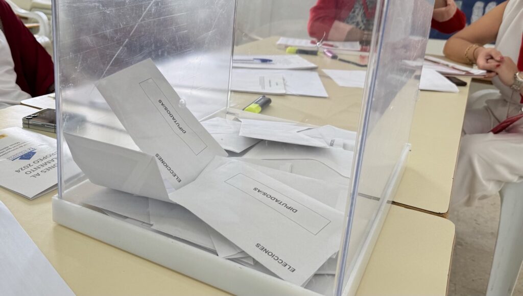 The impact of campaign pledges on voter decision-making