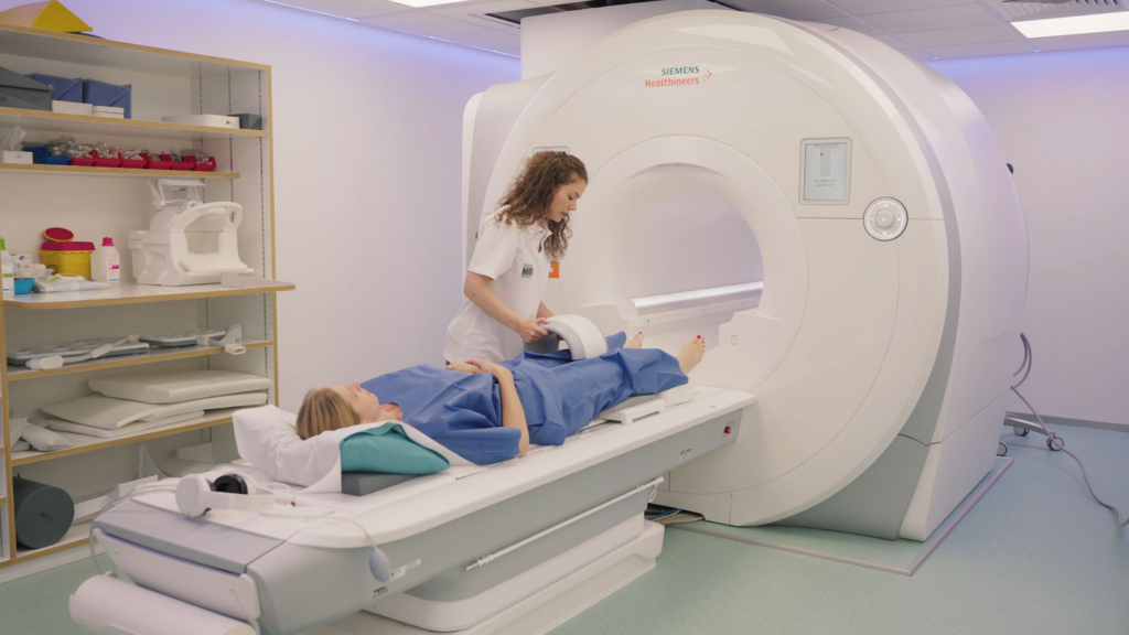 Siemens Healthineers revoluciona el diagnóstico del cáncer con su plataforma digital eHealth, Orquestador Multimodal de IA para Patología Digital