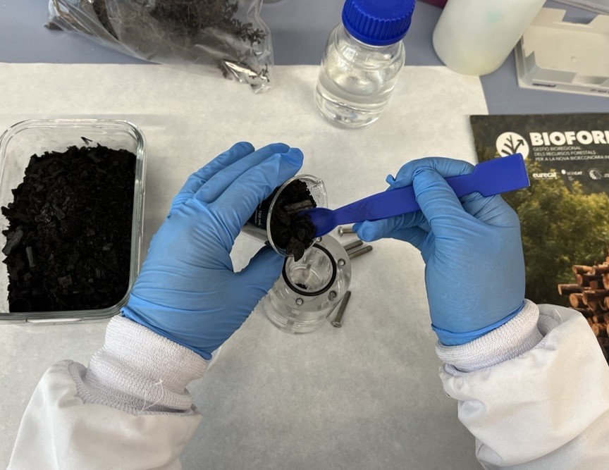 Eurecat transforma residuos forestales en nuevos materiales para utilizarlos en la descontaminación de aguas y la regeneración de los suelos