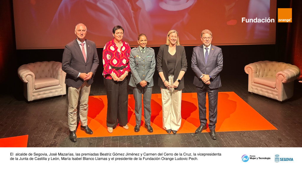 El Ayuntamiento de Segovia y la Fundación Orange hacen entrega del X Premio Mujer y Tecnología a Beatriz Gómez Jiménez y Carmen del Cerro de la Cruz