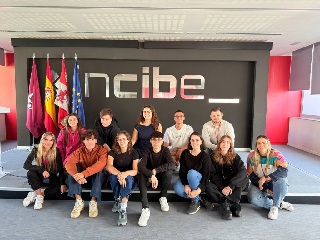 INCIBE presenta a la Selección Española de Ciberseguridad que competirá en los ECSC 2025 en Polonia
