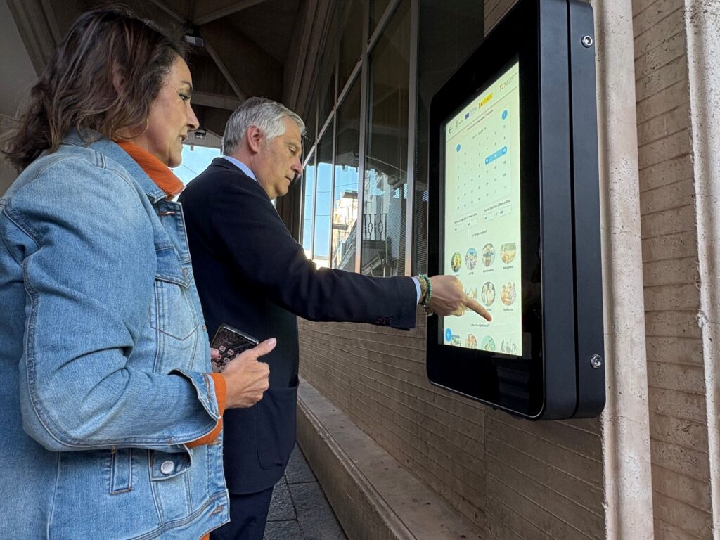 Ciudad Real, a la vanguardia del turismo con la inteligencia artificial de sus nuevas pantallas interactivas