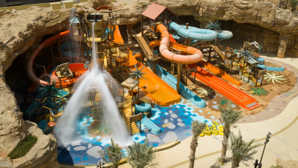 Arabia Saudí reinventa el desierto: así serán Aquarabia y Six Flags Quiddiya, las mega atracciones que cambiarán el turismo mundial