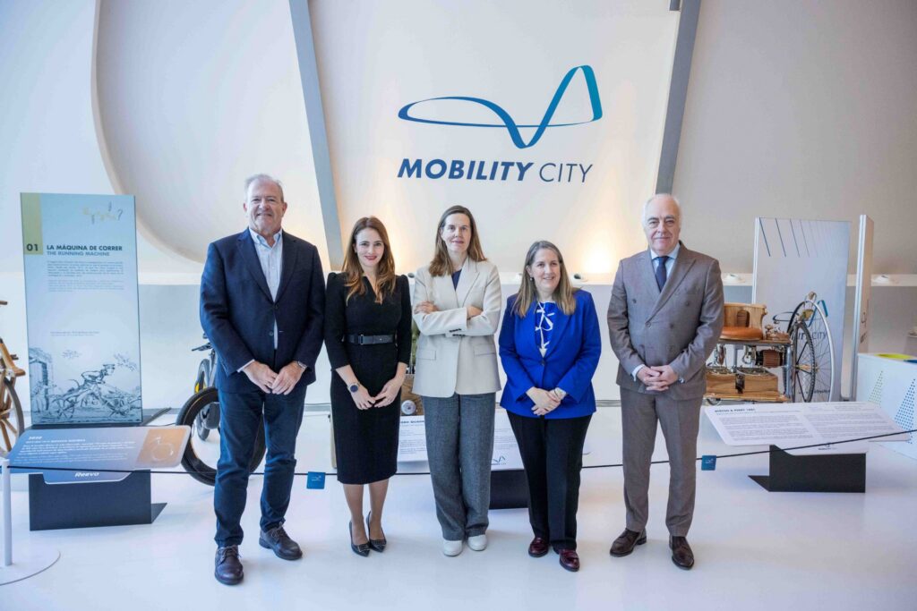 AMETIC presentó en Mobility City de Zaragoza el whitepaper “Espacios de Datos Urbanos”, una guía para impulsar ciudades más inteligentes y sostenibles