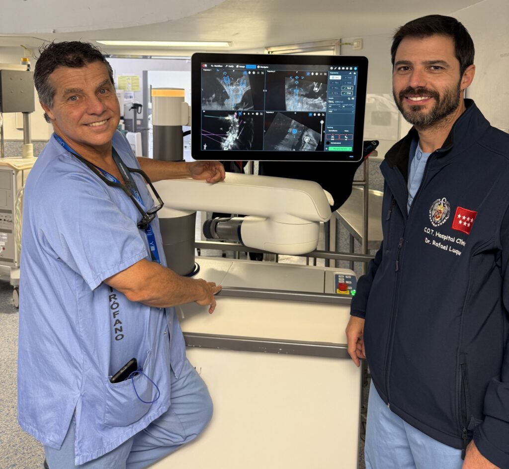 Realizada la primera cirugía de escoliosis idiopática con el robot ExcelsiusGPS® en España