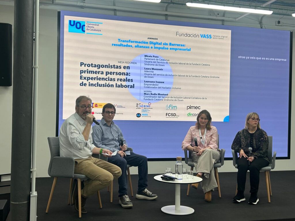 La UOC y la Fundación VASS forman a 51 personas con discapacidad en competencias digitales de alta demanda para acceder al mercado laboral