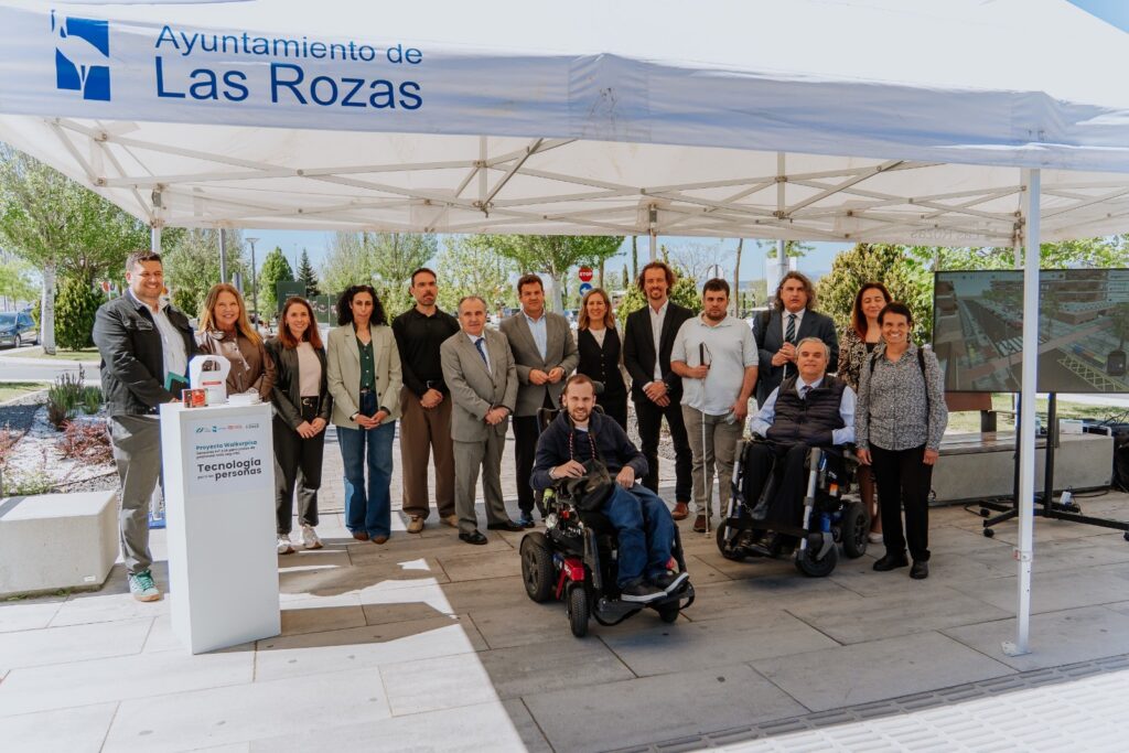 Las Rozas prueba con la  Fundación ONCE una tecnologia pionera en Europa para hacer más seguros los pasos de peatones para las personas con discapacidad. 