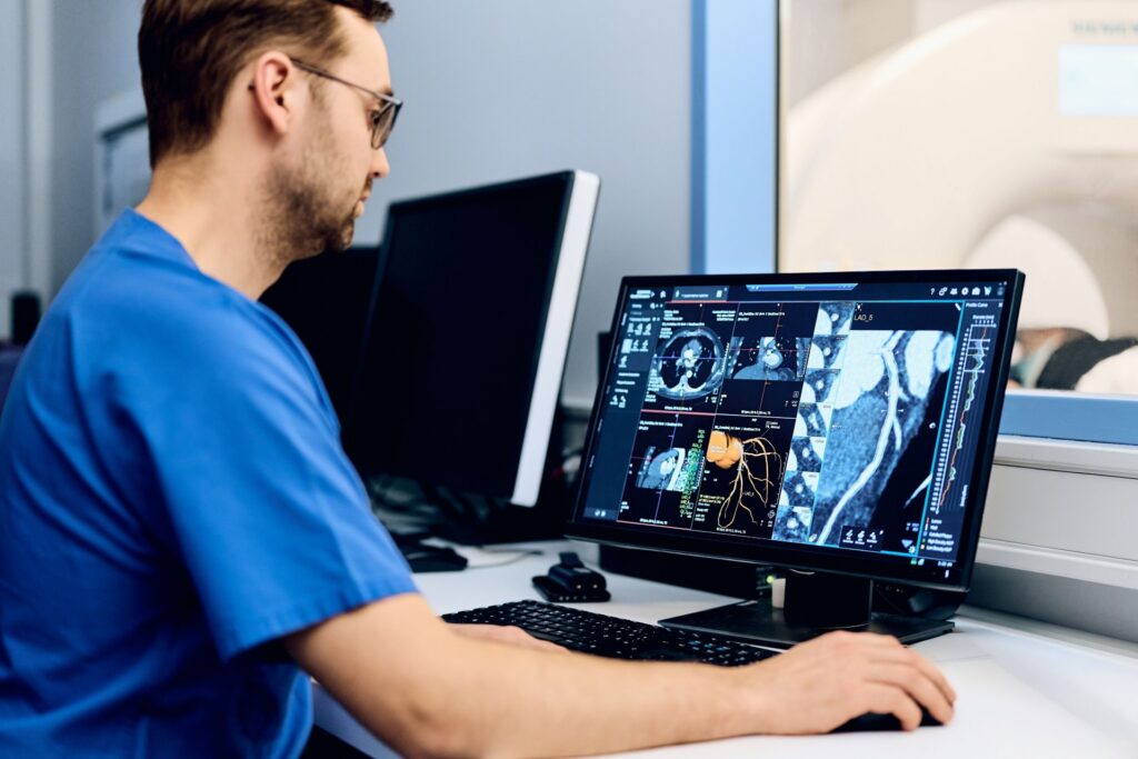 Siemens Healthineers presenta la primera solución integrada para intervenciones coronarias percutáneas guiadas por TC