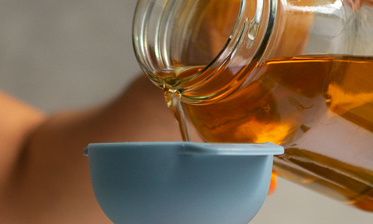 De residuo a recurso: un proceso ecológico para reciclar aceites de cocina usados