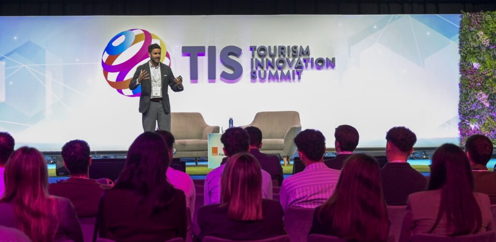 Ponente durante una sesión de TIS – Tourism Innovation Summit ante el público