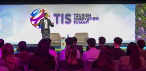 Ponente durante una sesión de TIS – Tourism Innovation Summit ante el público